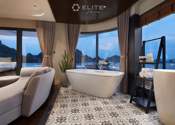Elite Of The Seas Botel 5*