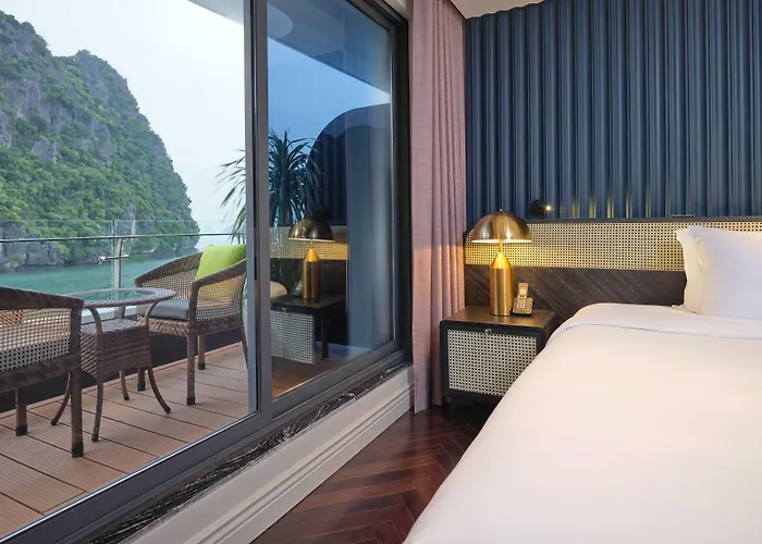 Elite Of The Seas Hotel en barco Ha Long